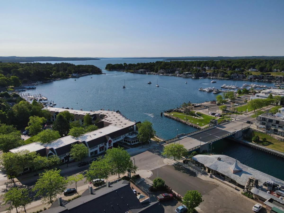 105 Edgewater Inn Charlevoix Exterior foto